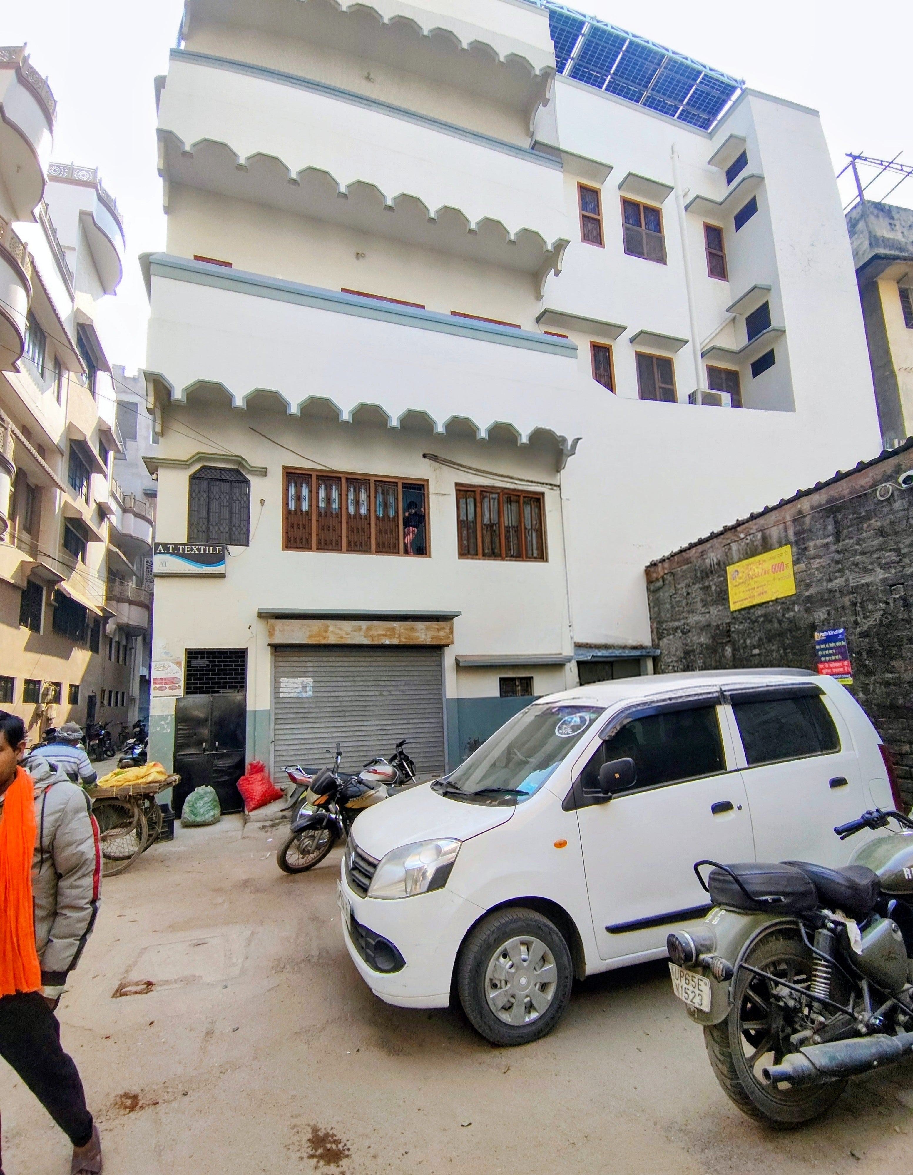 Welcome to Abrisham Handloom – The Heart of Banarasi Weaving