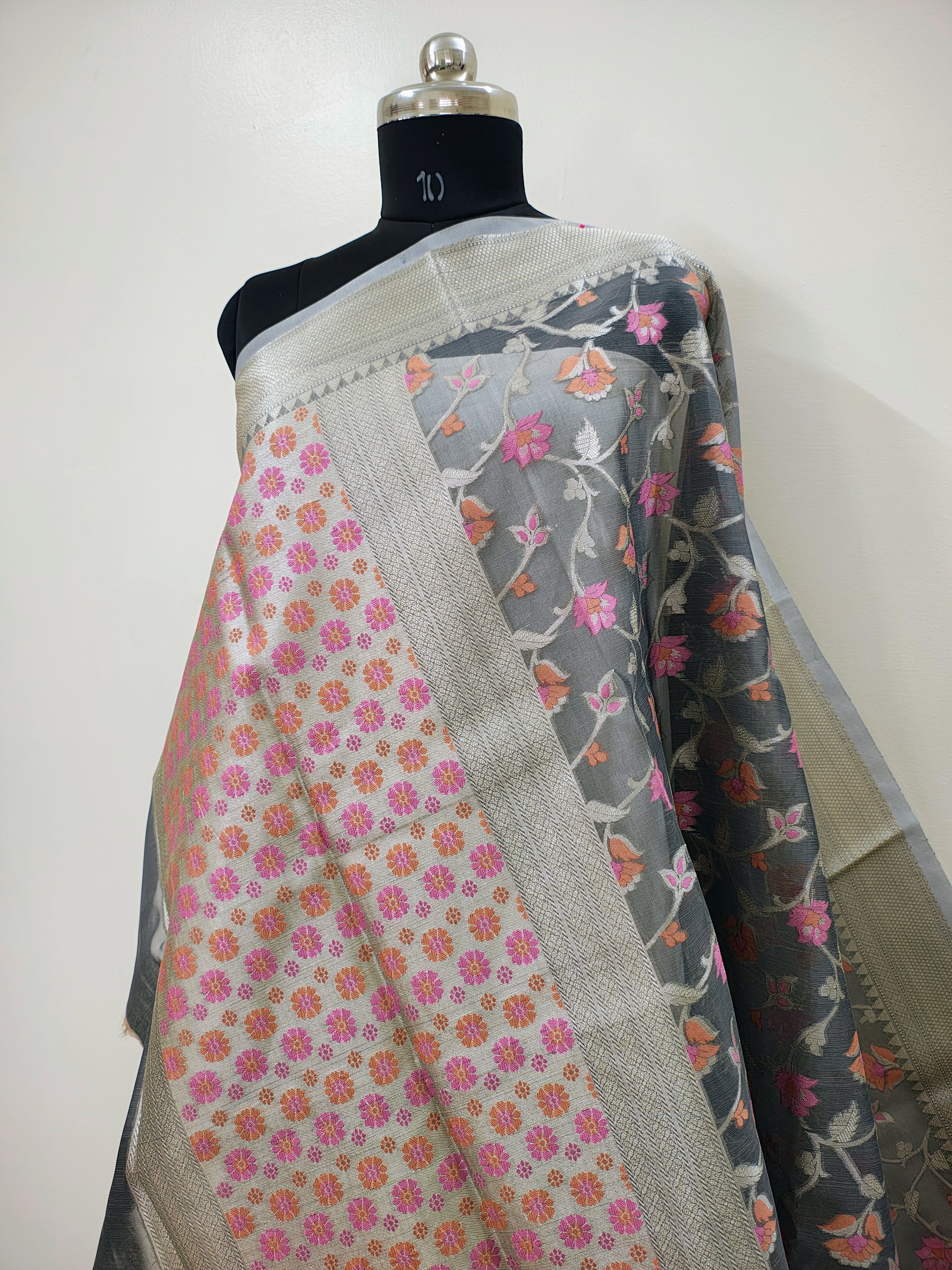 Phool Jaal Banarasi Saree/Black Color