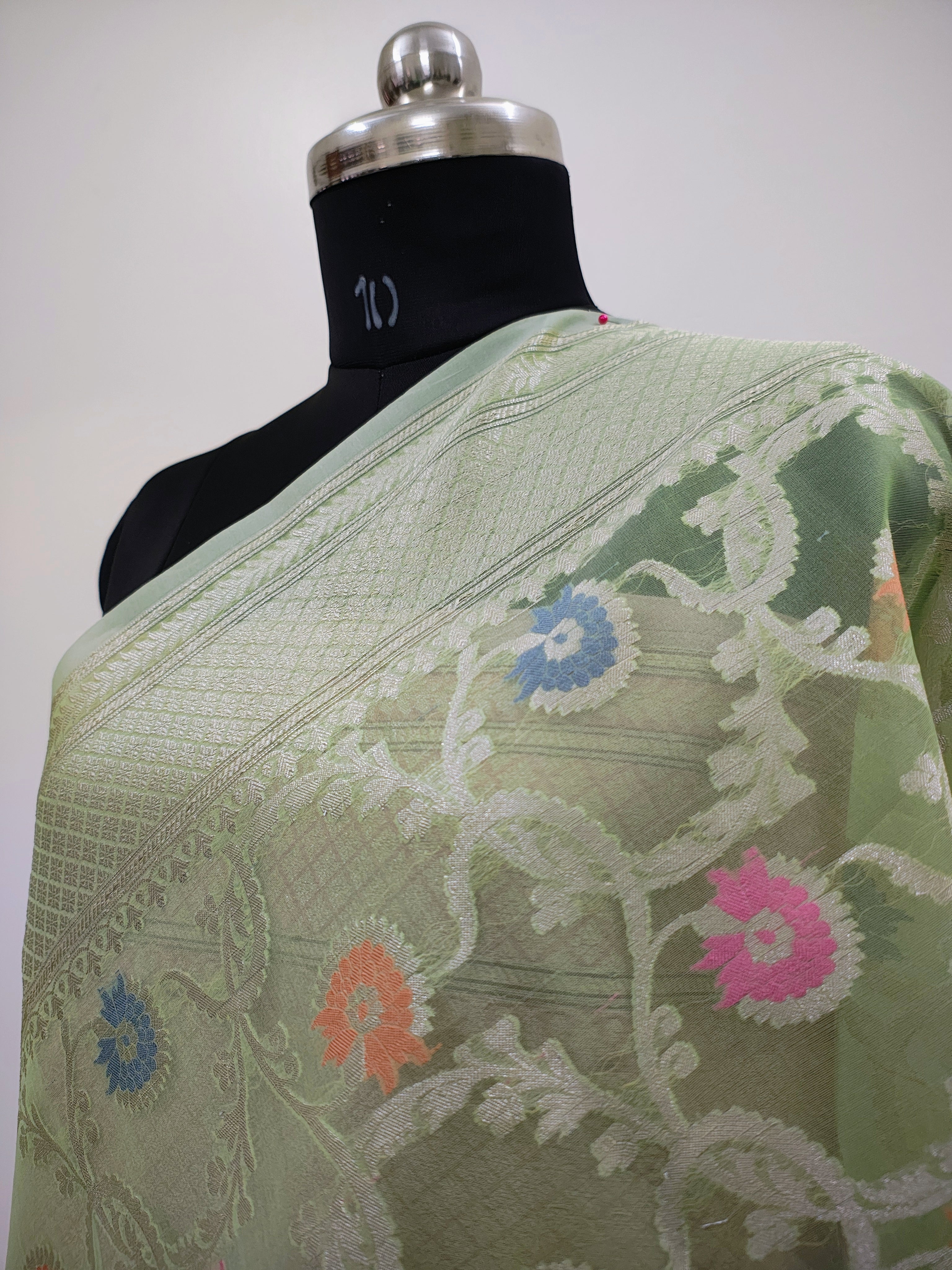 Banarasi Silk Saree/Floral Jaal Pattern/Pista Color