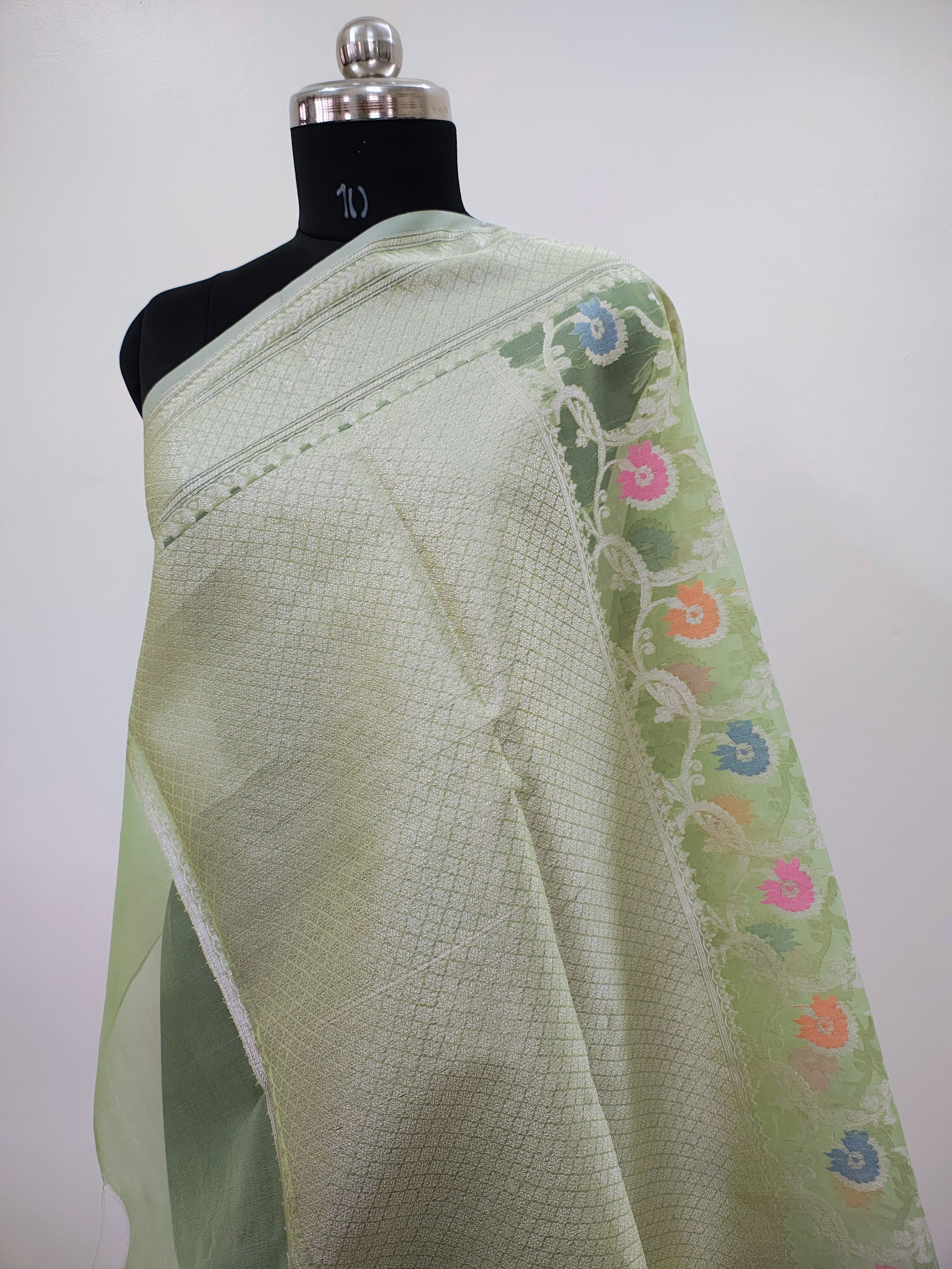 Banarasi Silk Saree/Floral Jaal Pattern/Pista Color