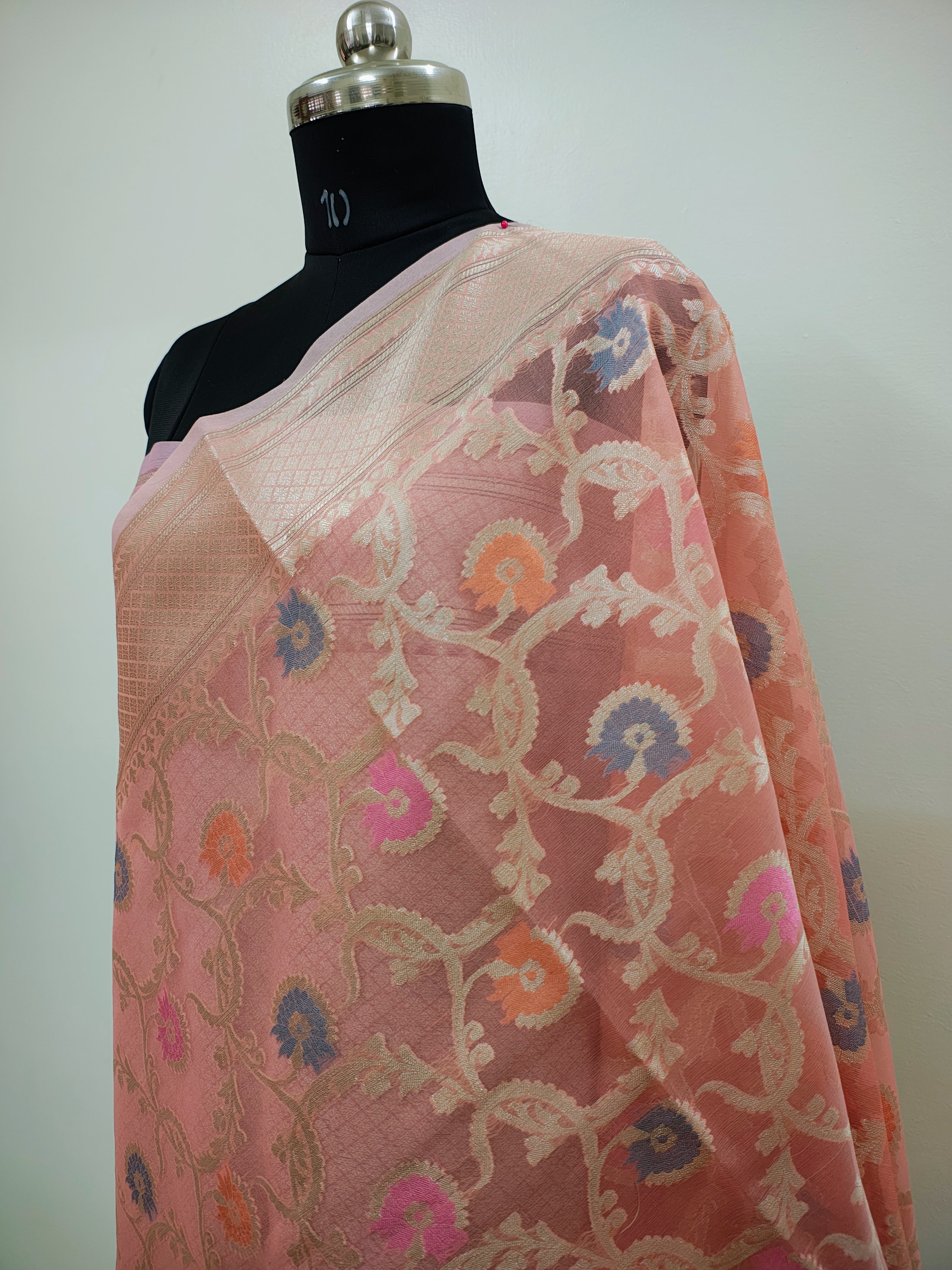 Banarasi silk Saree/Floral Jaal Pattern/Peach Color