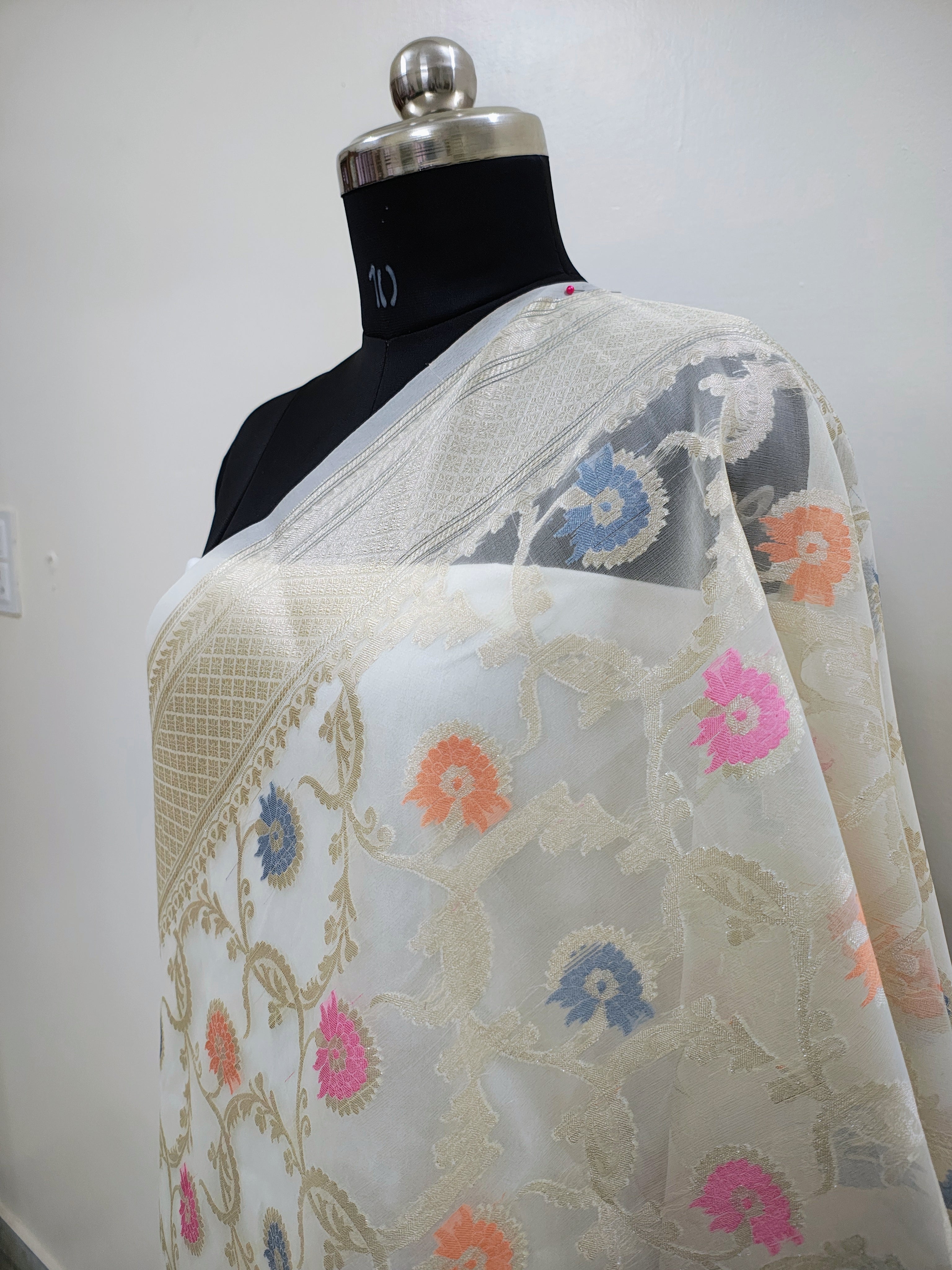 Banarasi Silk Saree/Floral Jaal Pattern
