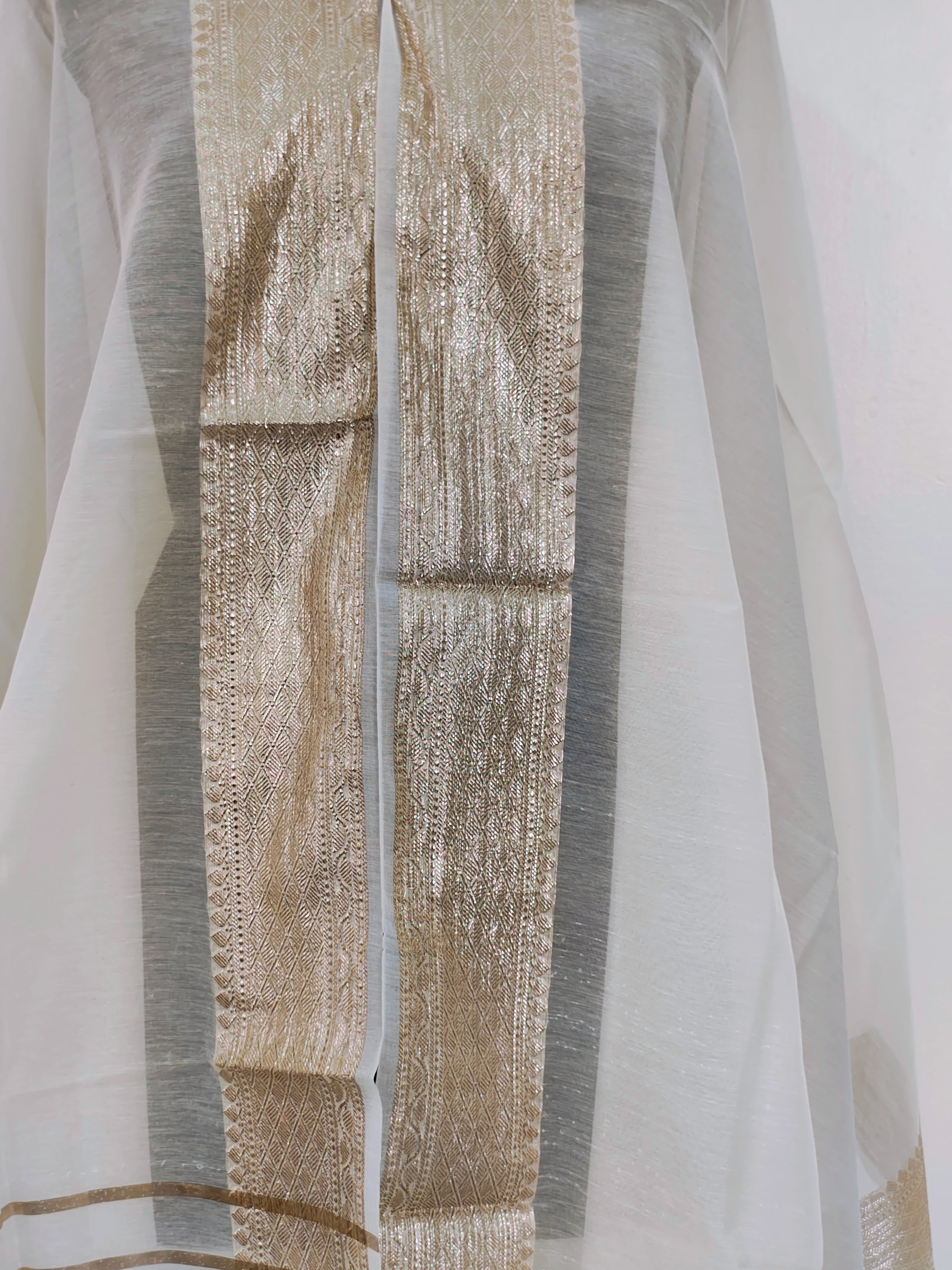 Loras Jacquard Border