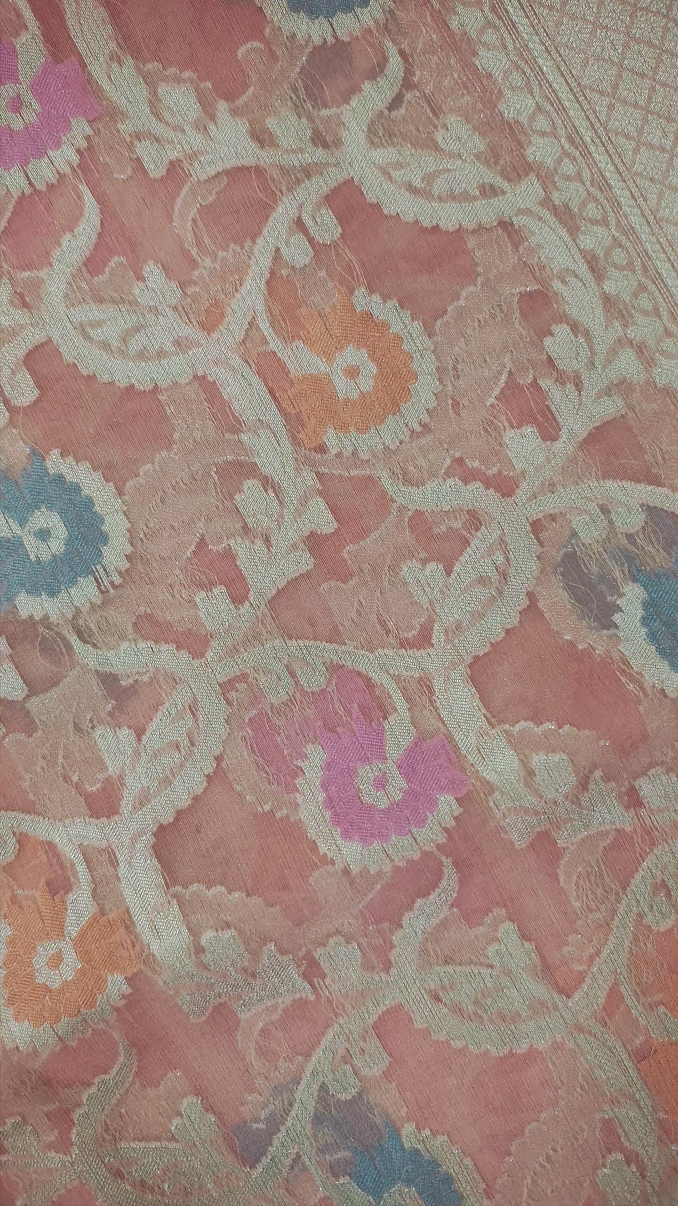 Banarasi silk Saree/Floral Jaal Pattern/Peach Color